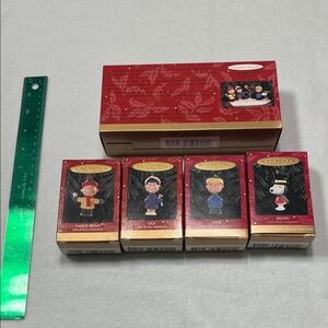Hallmark Peanuts Christmas Ornament Set - 5 pieces total